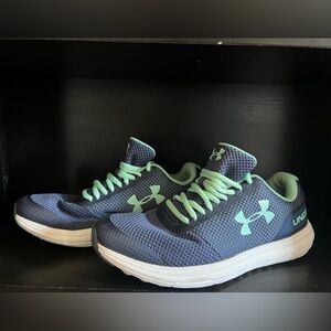 UA Youth Size 4 sea-foam green and navy blue, unisex, Sneaker.